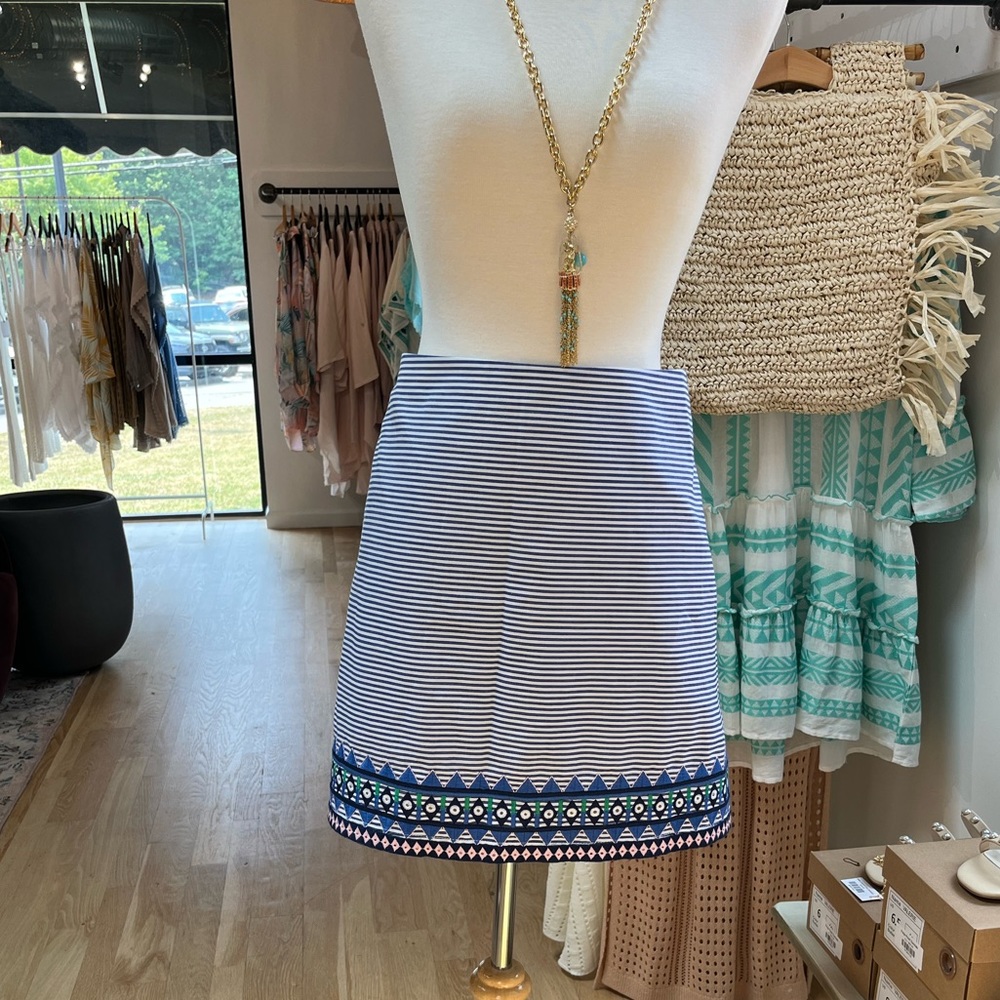 Vineyard Vines 🐳 Summer Embroidered Skirt, Blue Stripe, Size 6, EUC